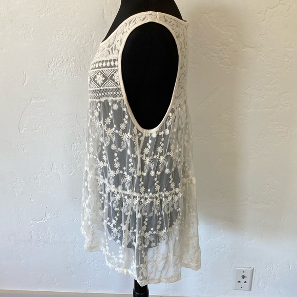 Express Lace Tank - Picture 3 of 5